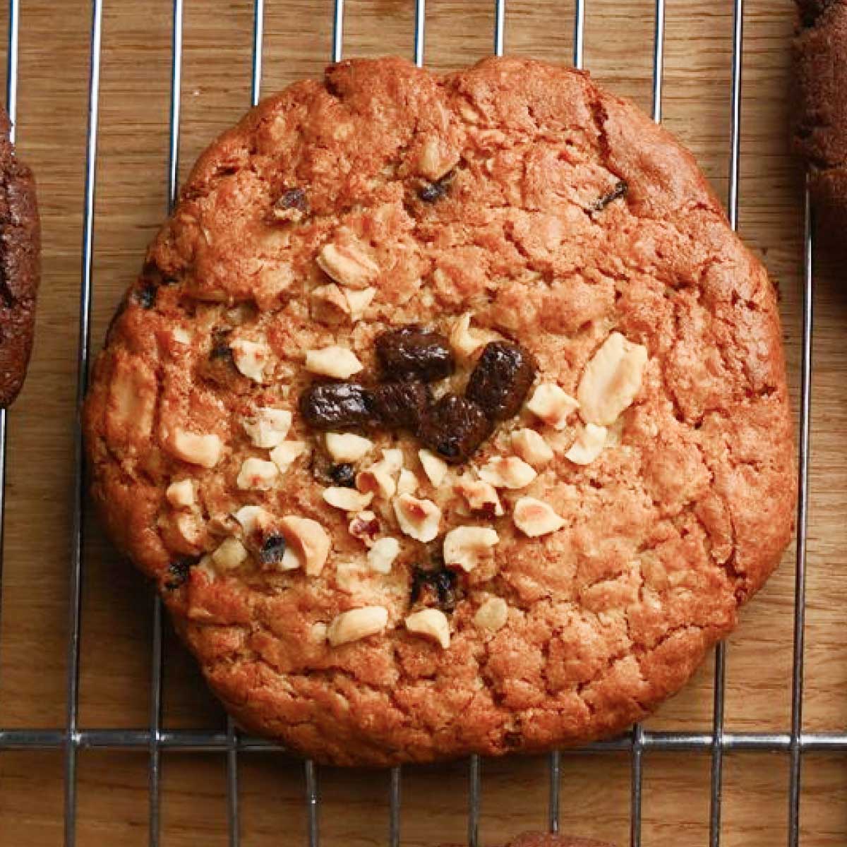 Печенье с арахисом и шоколадом